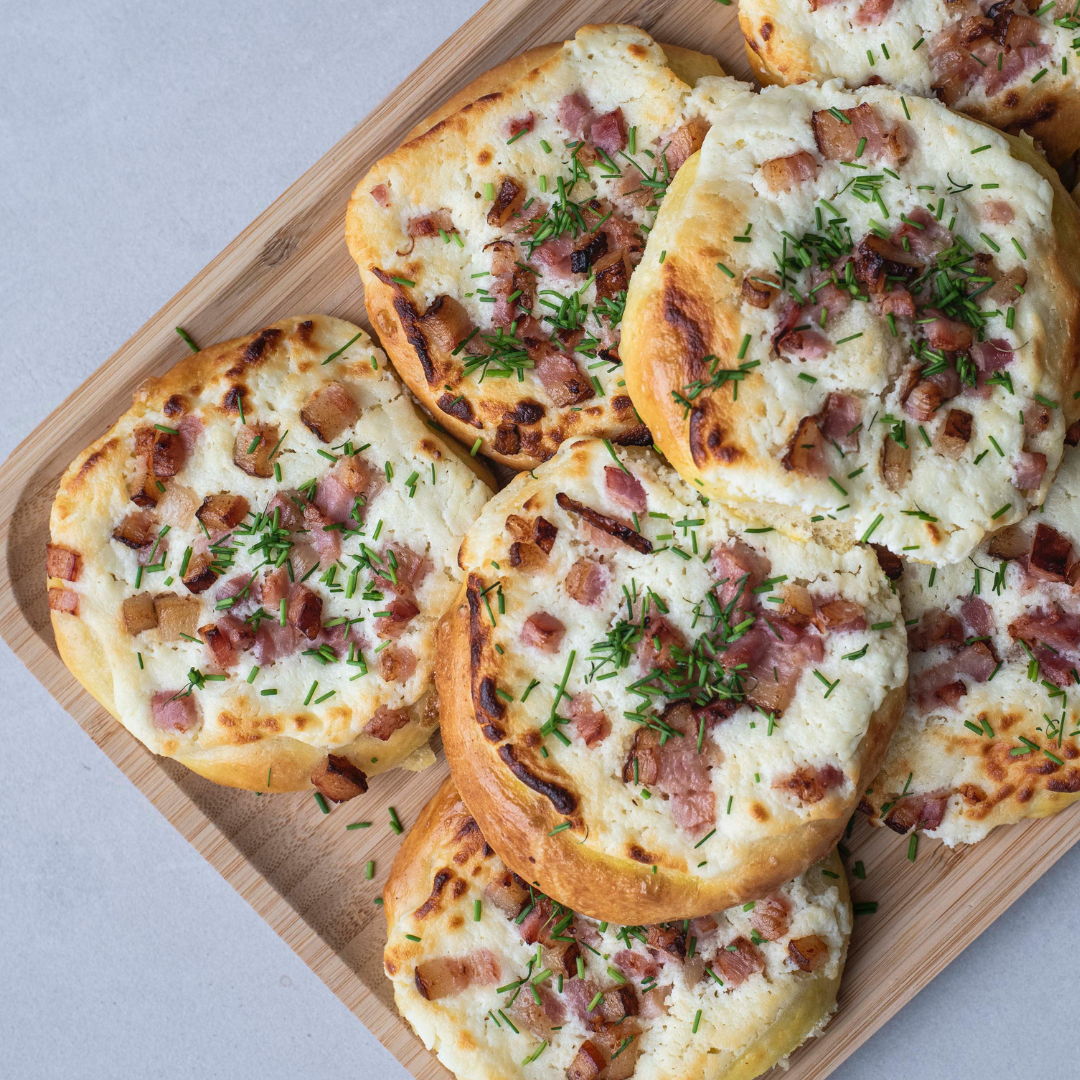 Yeast spelt pies with bryndza and bacon  