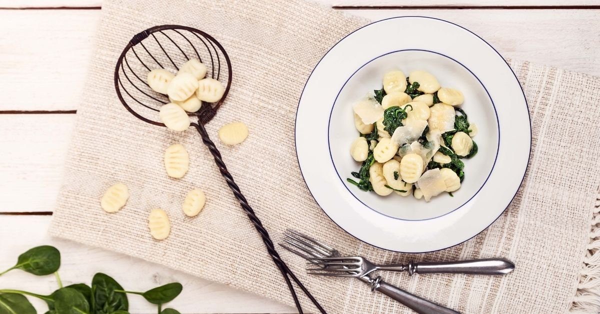 Bramborové noky se špenátem a čerstvým sýrem (bez lepku)