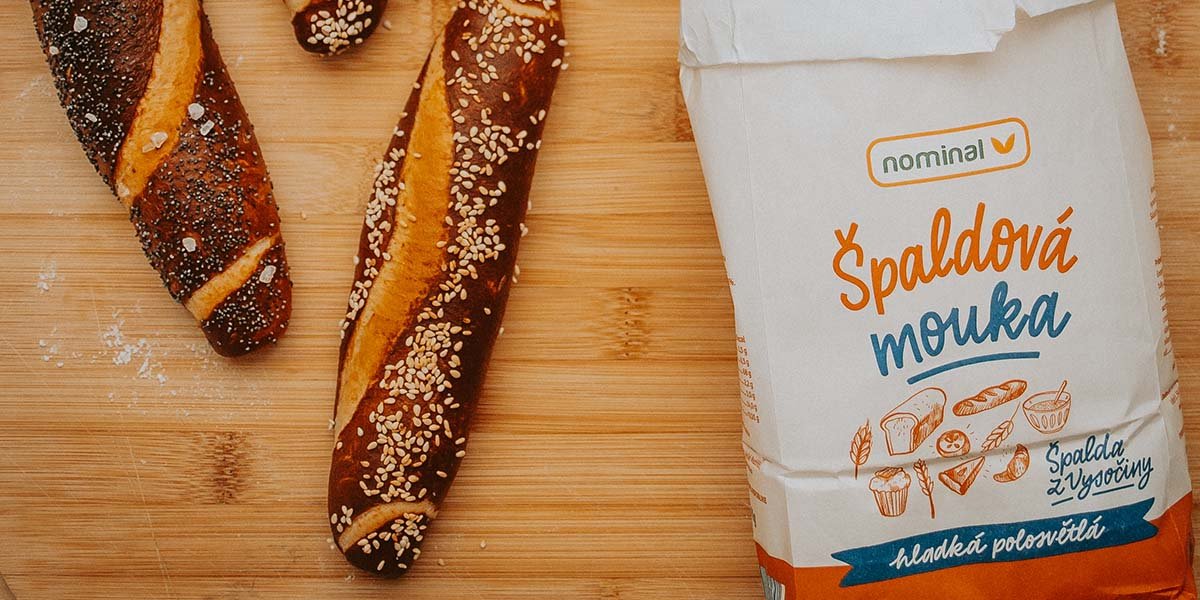 Špaldový louhovaný rohlík