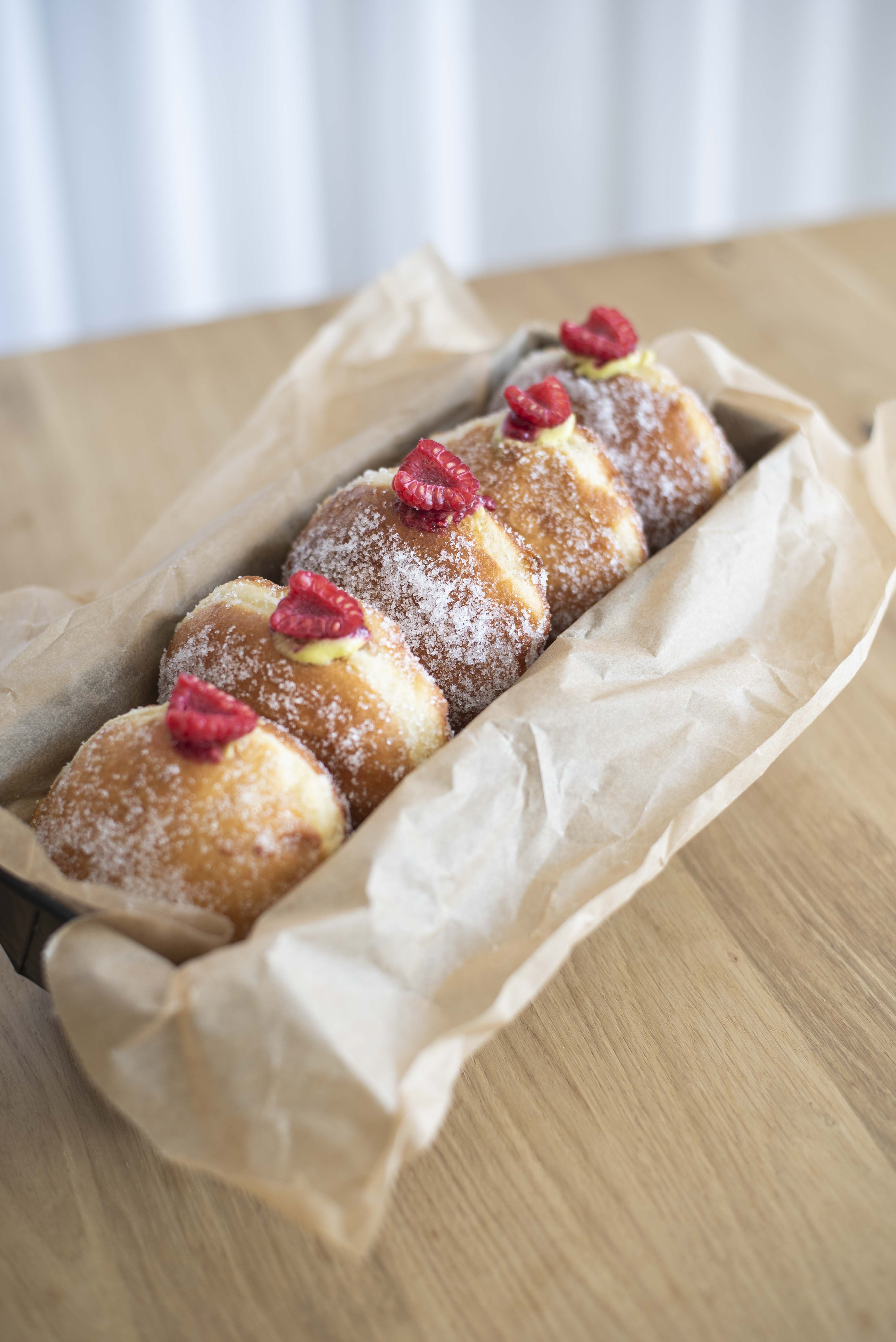       
          Doughnuts with pistachio cream and raspberries 
      