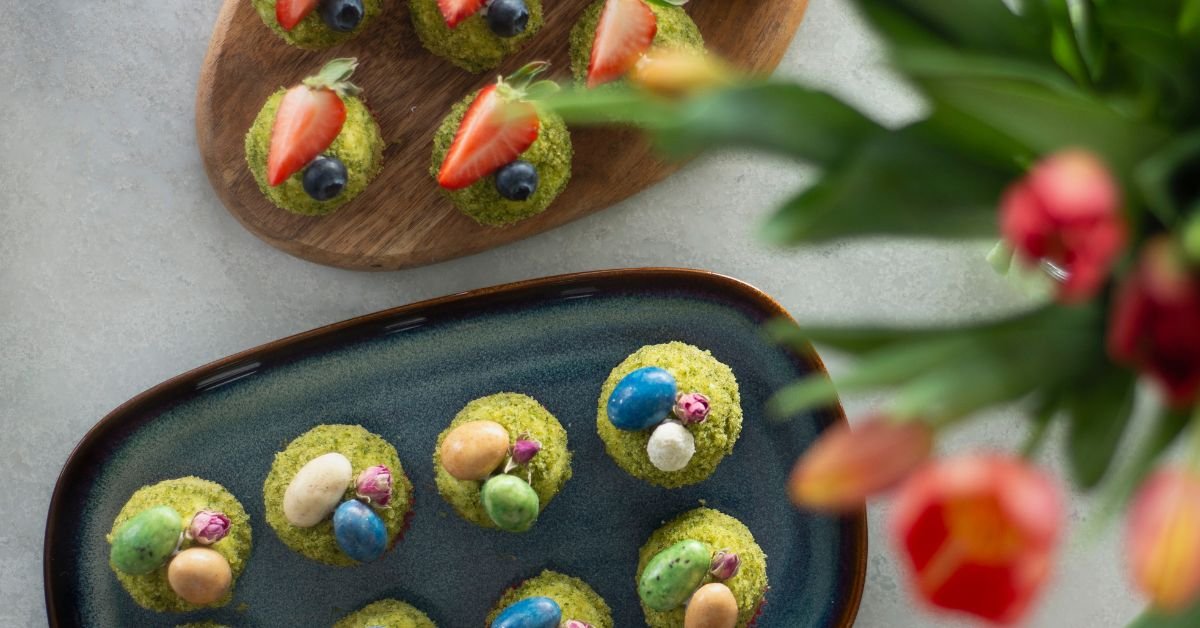 Moss cup cake with fruit (gluten-free)