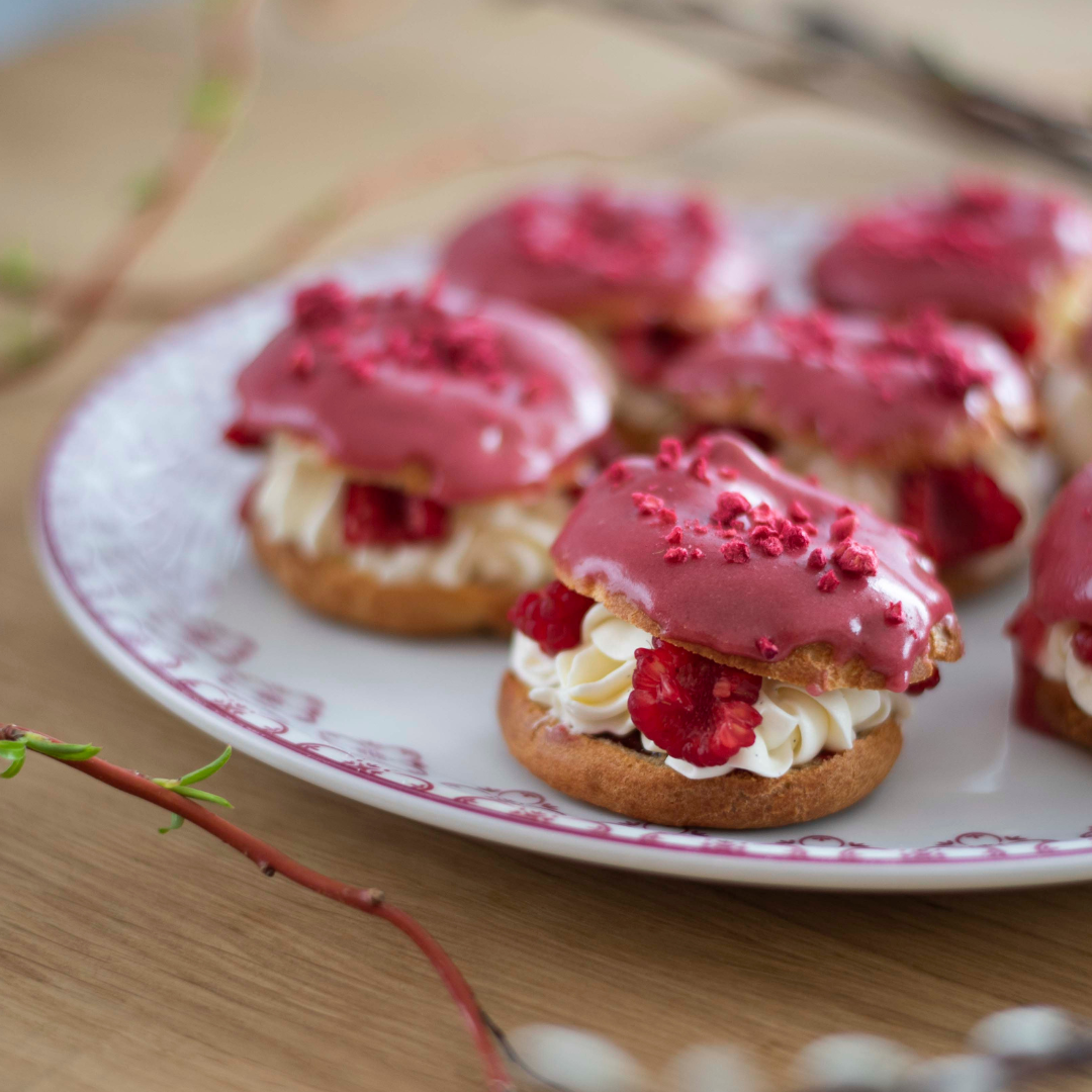       
          Raspberry cream puffs 
      