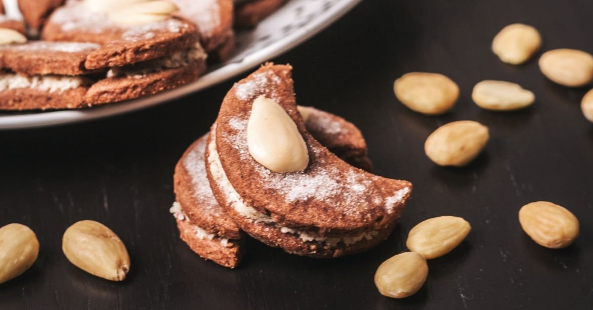 Almond crescent cookies (gluten-free)